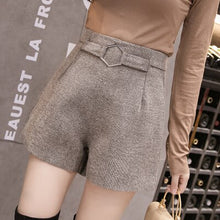 Load image into Gallery viewer, High waisted woolen short